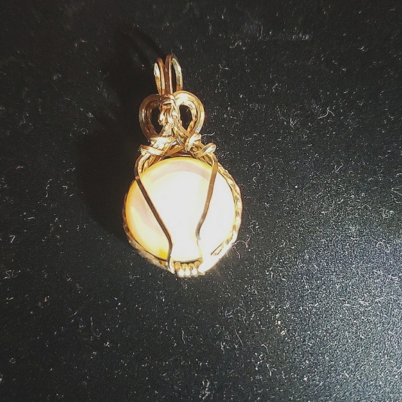Mabe` Pearl Pendant - Picture 2 of 2
